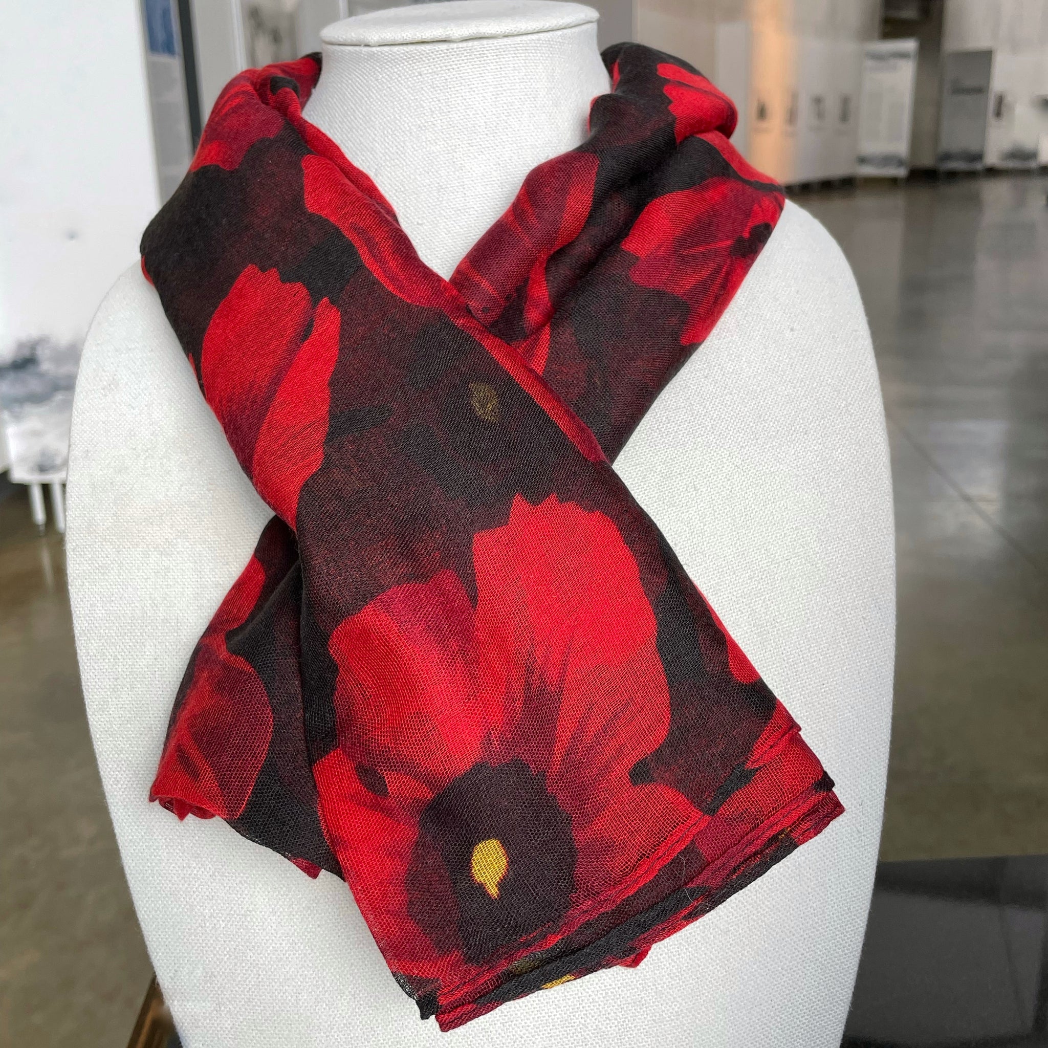 Croft & Barrow Women scarf Black Gray Flowers Leaves Red Lines Made hotsell In Germany